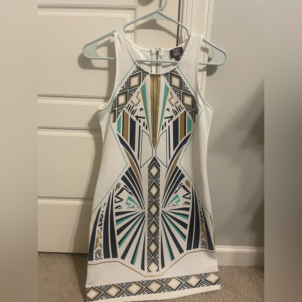 Medium white sleeveless dress